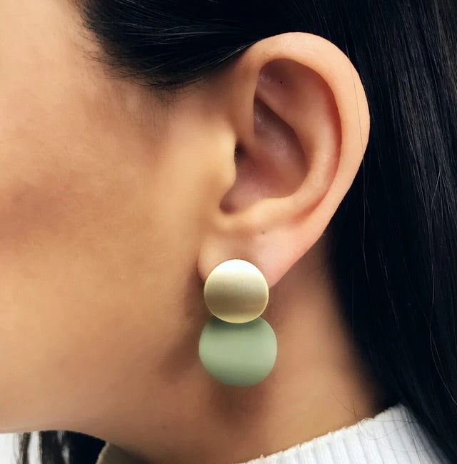 DANGLING EARRING | MATTE GOLD CIRCLE W/ COLOURED EPOXY ACCENTS. SAGE